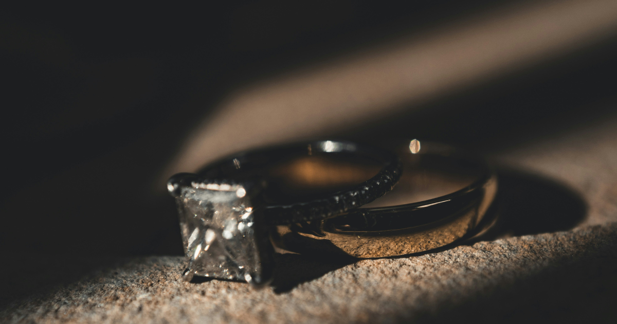 Stunning Moss Agate Engagement Rings & Unique Moss Agate Rings